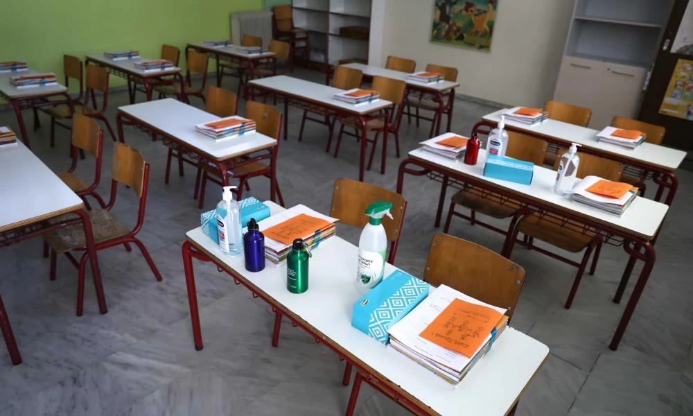 Τσάκρης για σχολεία: «Τεστ κορονοϊού σε μαθητές και καθηγητές»